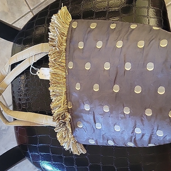 Cute bucket bag in periwinkle & beige. Edged in 2" fringe - Picture 5 of 7